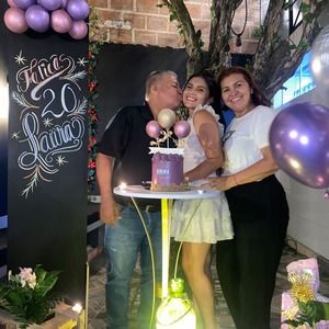 Meet your Posher, Laura